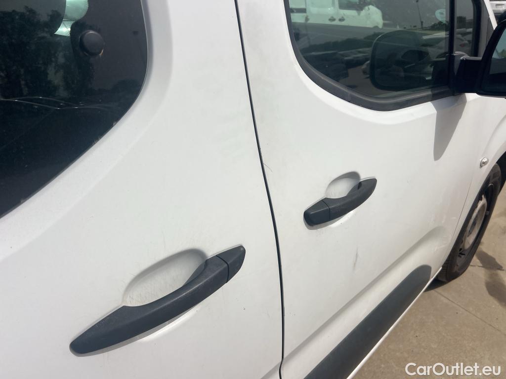  Citroen  Berlingo CITROEN  / 2018 / 4P / combi Talla M BlueHDi 100 S&S LIVE (AC) #17