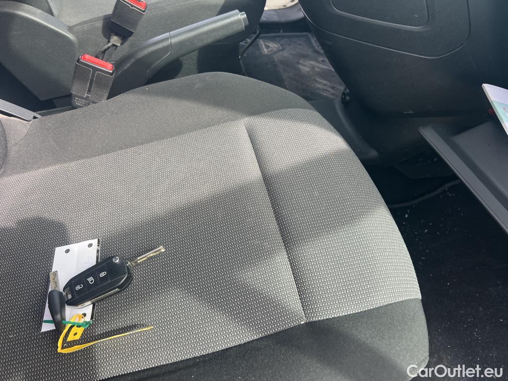  Citroen  Berlingo CITROEN  / 2018 / 4P / combi Talla M BlueHDi 100 S&S LIVE (AC) #19