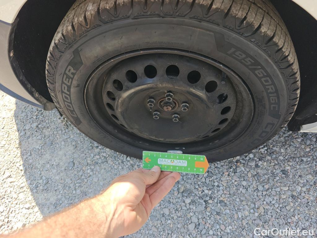  Fiat  Doblo FIAT Doblò Cargo/2015/4P/furgón derivado de turismo Cargo Maxi SX 1.6 Mjet 78kW (105CV)  Isotermo + Equipo de frio #45