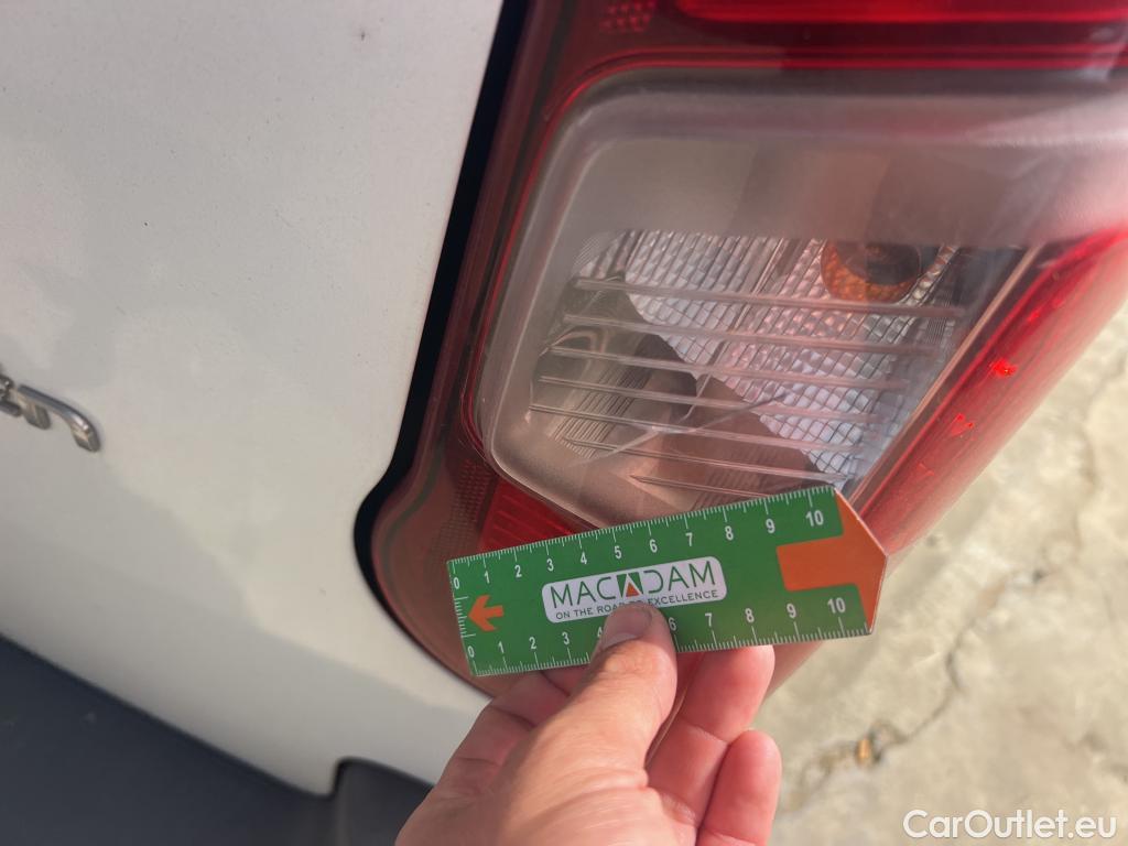  Citroen  Berlingo CITROEN  / 2018 / 4P / combi Talla M BlueHDi 100 S&S LIVE (AC) #4