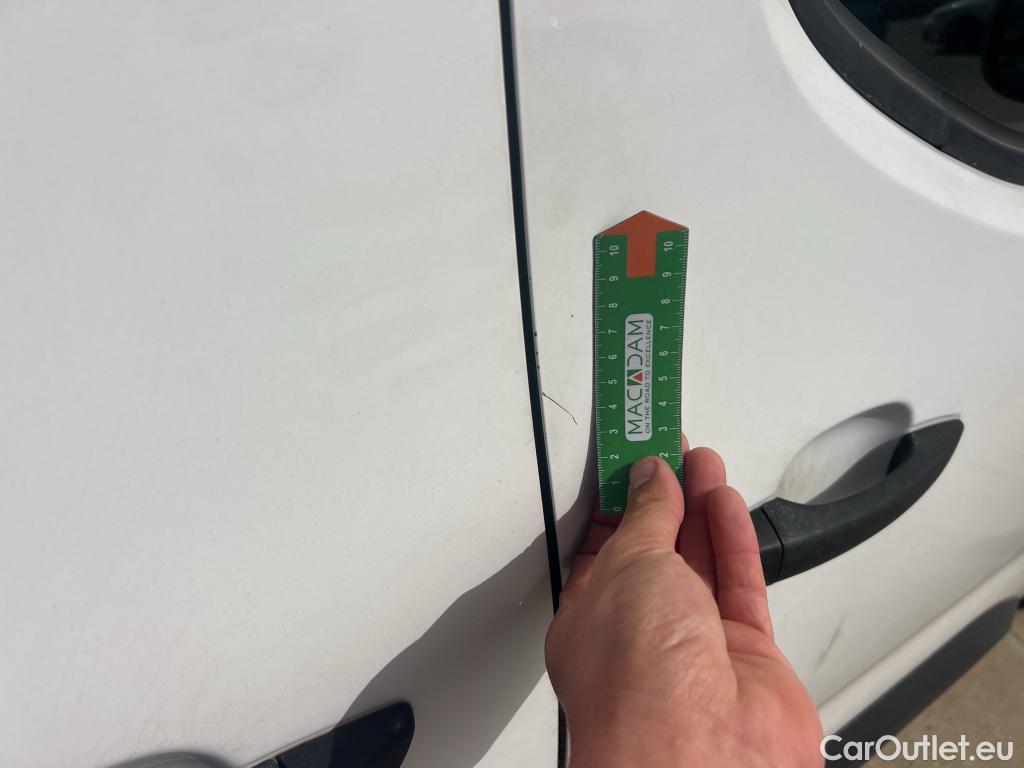  Citroen  Berlingo CITROEN  / 2018 / 4P / combi Talla M BlueHDi 100 S&S LIVE (AC) #18