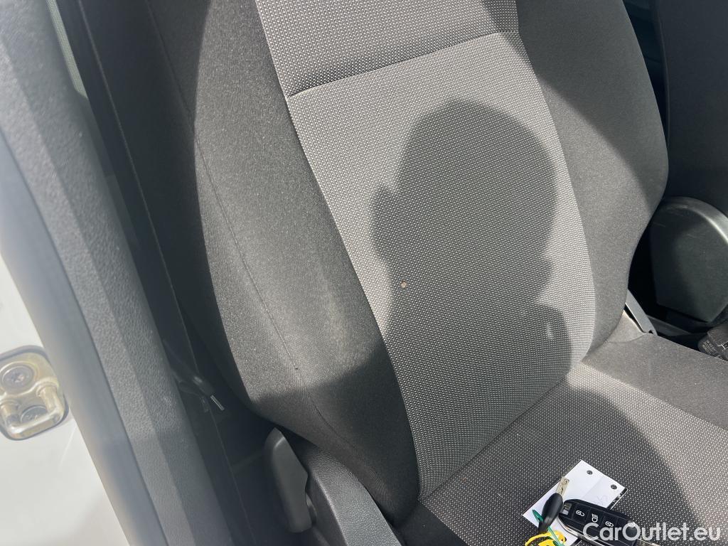  Citroen  Berlingo CITROEN  / 2018 / 4P / combi Talla M BlueHDi 100 S&S LIVE (AC) #21