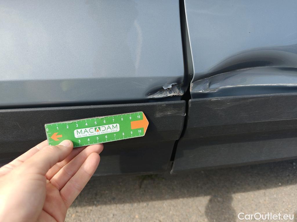  Volvo  XC 40 VOLVO XC40 todoterreno 2.0 B4 G AWD Core Auto 200 CV  #24