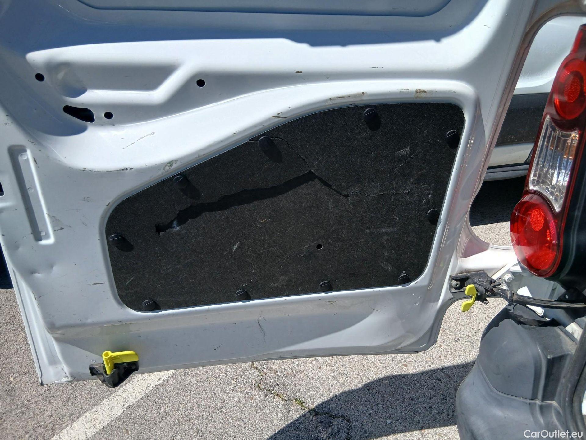  Citroen  Berlingo CITROEN  / 2015 / 3P / furgón derivado de turismo BlueHDi 74KW (100CV) #37