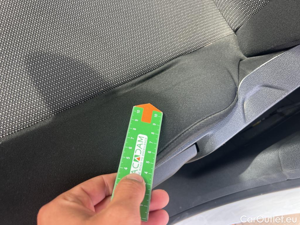  Citroen  Berlingo CITROEN  / 2018 / 4P / combi Talla M BlueHDi 100 S&S LIVE (AC) #24