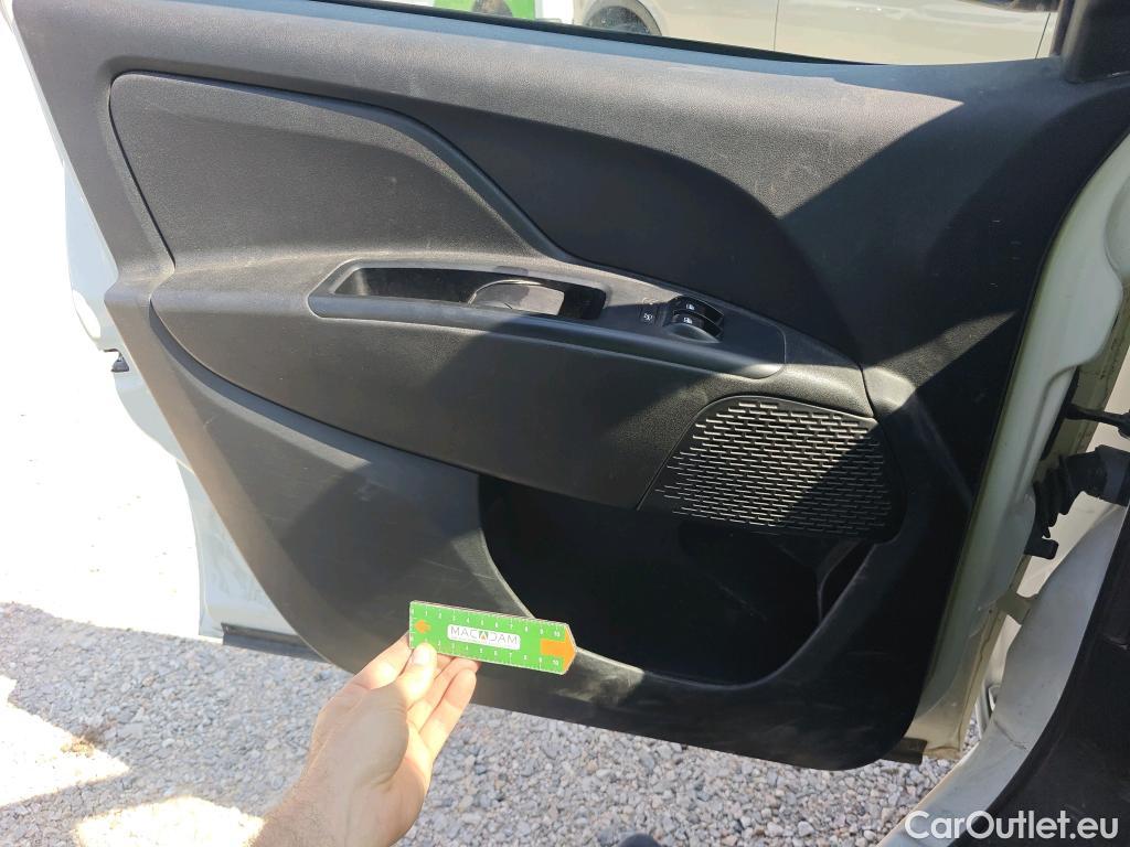  Fiat  Doblo FIAT Doblò Cargo/2015/4P/furgón derivado de turismo Cargo Maxi SX 1.6 Mjet 78kW (105CV)  Isotermo + Equipo de frio #38