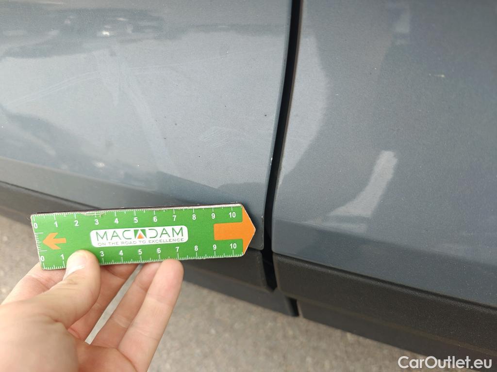  Volvo  XC 40 VOLVO XC40 todoterreno 2.0 B4 G AWD Core Auto 200 CV  #29