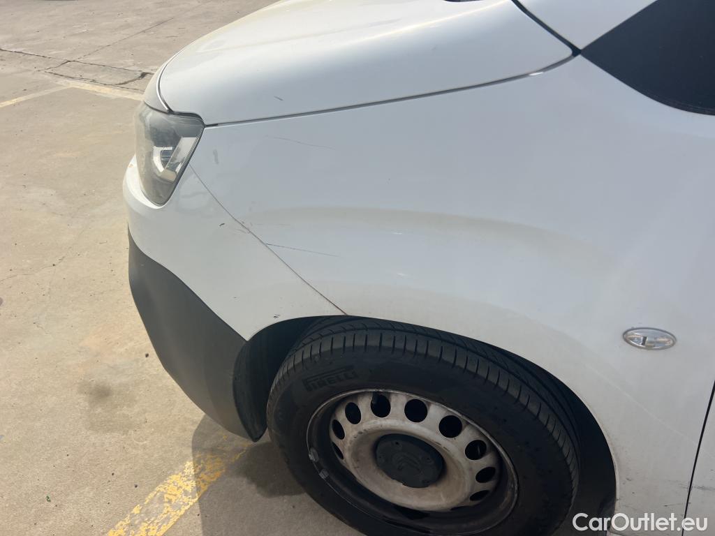  Citroen  Berlingo CITROEN  / 2018 / 4P / combi Talla M BlueHDi 100 S&S LIVE (AC) #25