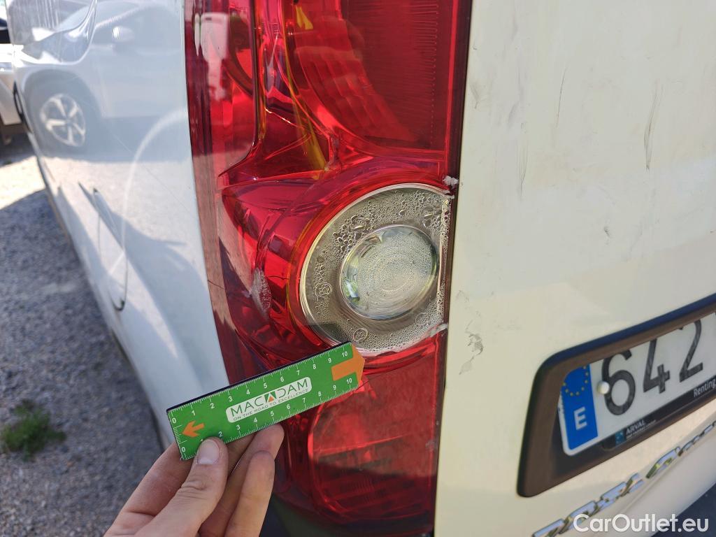  Fiat  Doblo FIAT Doblò Cargo/2015/4P/furgón derivado de turismo Cargo Maxi SX 1.6 Mjet 78kW (105CV)  Isotermo + Equipo de frio #13