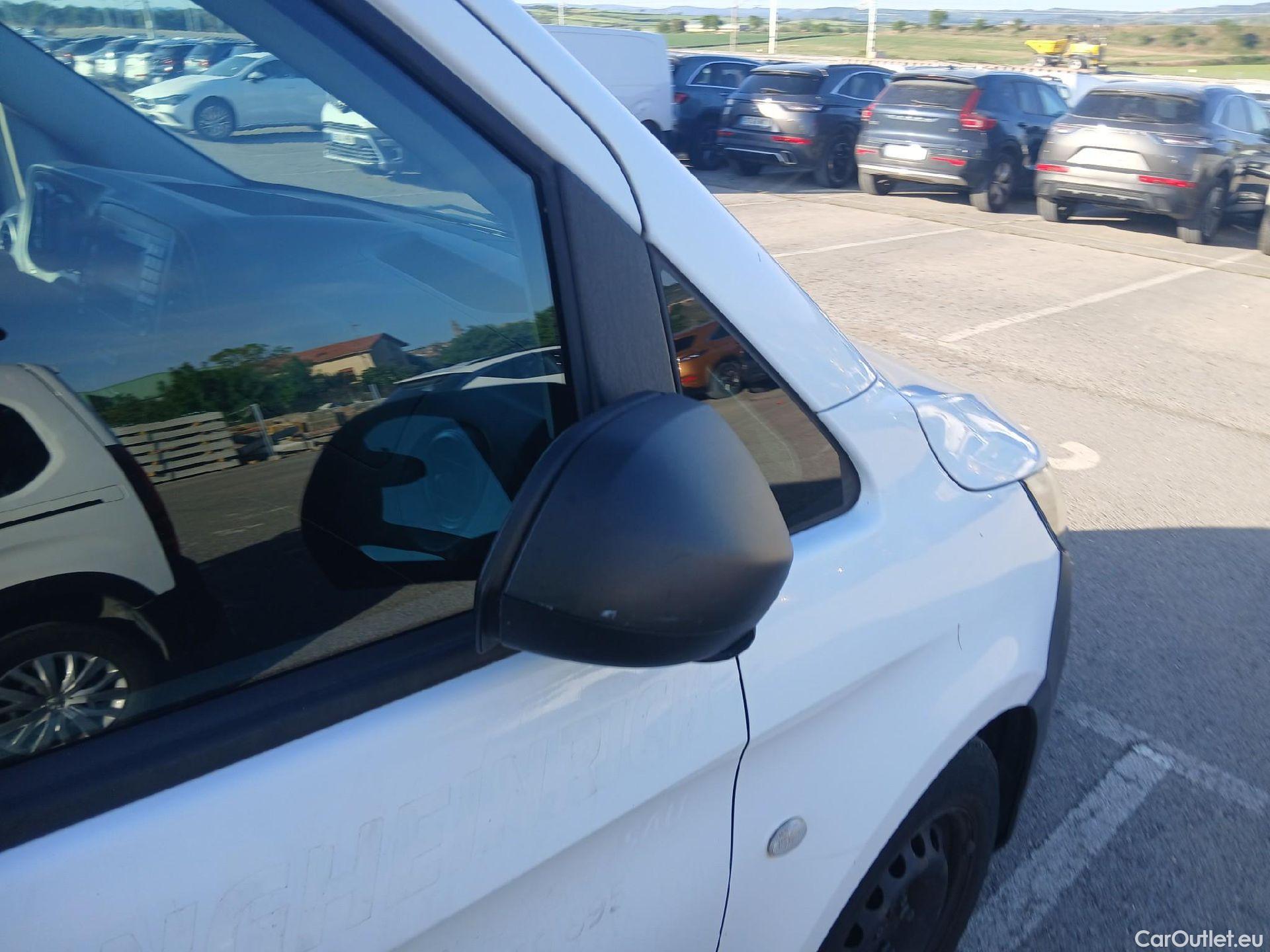  Mercedes  Vito MERCEDES-BENZ  / 2014 / 4P / furgón 111 CDI Larga #26