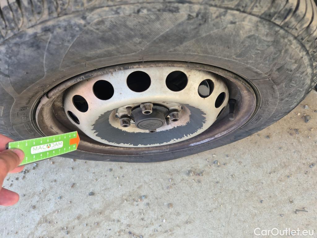  Fiat  Fiorino FIAT  / 2016 / 3P / furgón derivado de turismo Cargo Base 1.3 Mjet 59kW (80CV) E6 #40