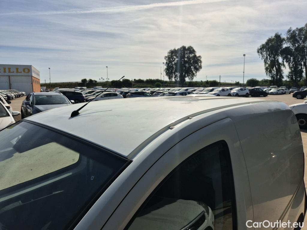  Fiat  Fiorino FIAT  / 2016 / 3P / furgón derivado de turismo Cargo Base 1.3 Mjet 59kW (80CV) E6 #46