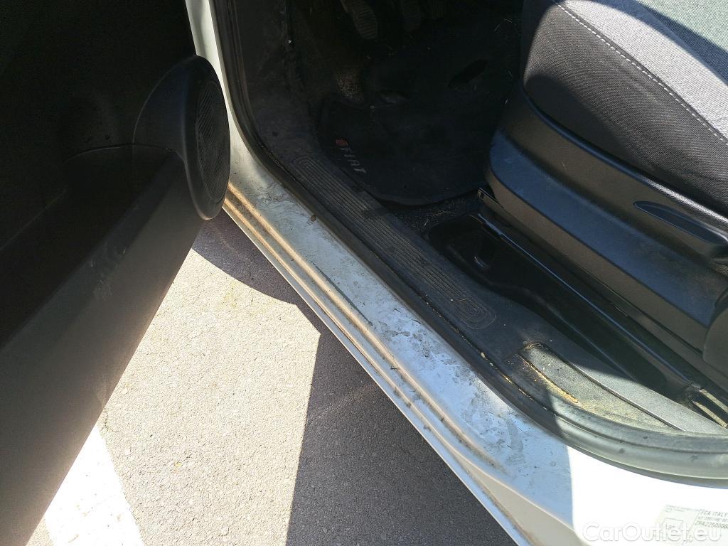  Fiat  Fiorino FIAT  / 2016 / 4P / combi Combi SX N1 1.3 Mjet 59kW (80CV) #32