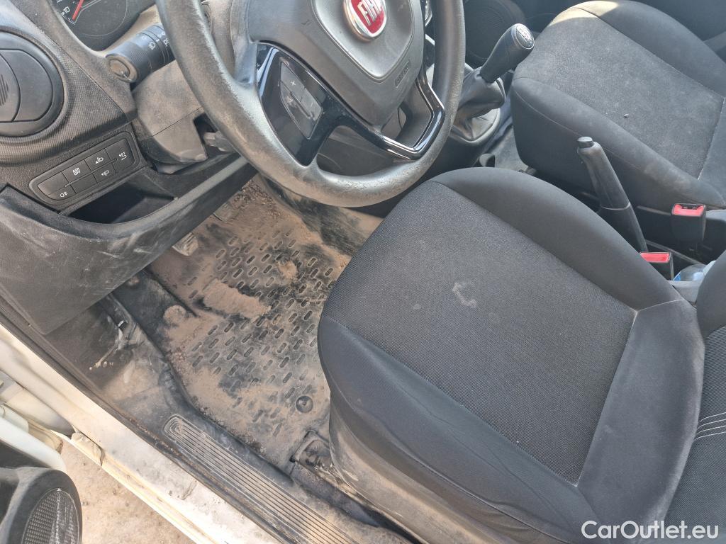  Fiat  Fiorino FIAT  / 2016 / 3P / furgón derivado de turismo Cargo Base 1.3 Mjet 59kW (80CV) E6 #44