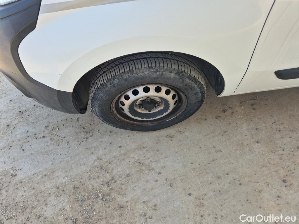  Fiat  Fiorino FIAT  / 2016 / 3P / furgón derivado de turismo Cargo Base 1.3 Mjet 59kW (80CV) E6 #39