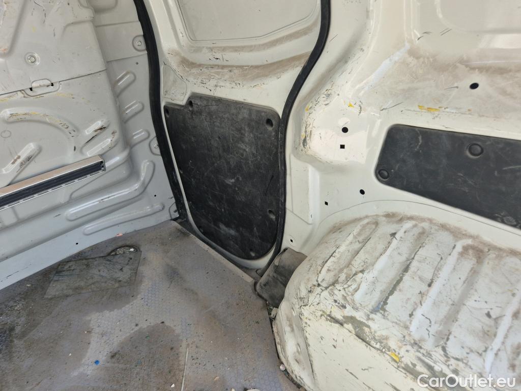  Fiat  Fiorino FIAT  / 2016 / 3P / furgón derivado de turismo Cargo Base 1.3 Mjet 59kW (80CV) E6 #33