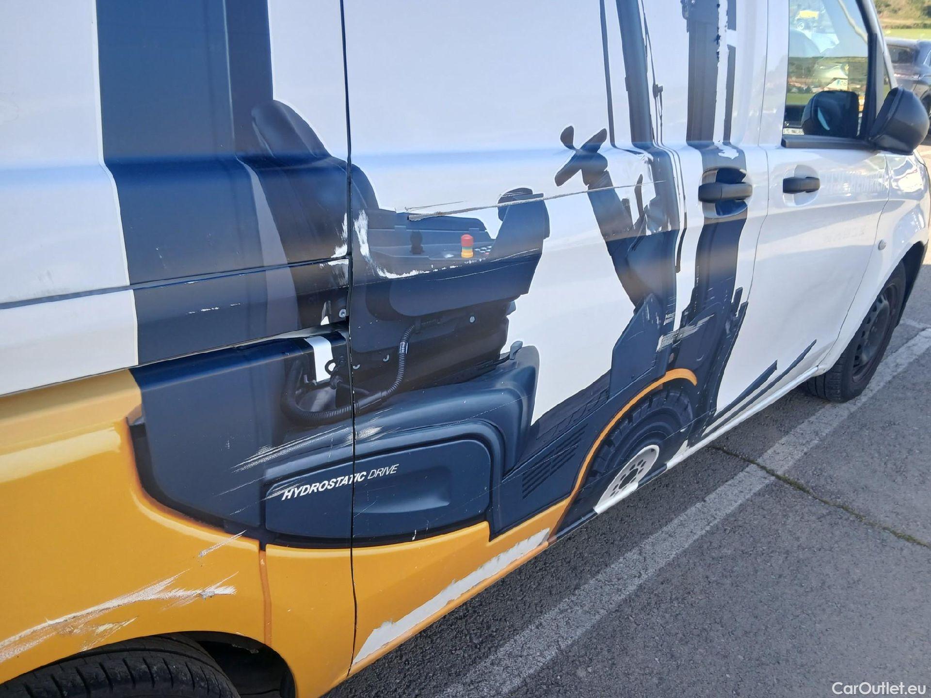  Mercedes  Vito MERCEDES-BENZ  / 2014 / 4P / furgón 111 CDI Larga #21