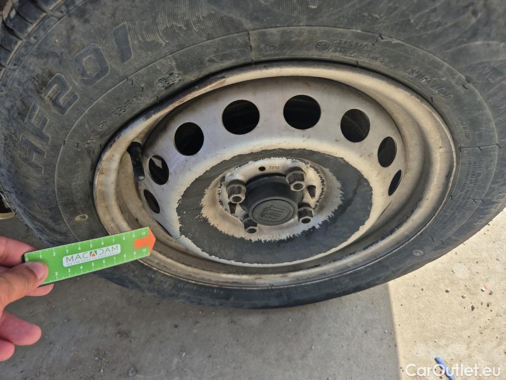  Fiat  Fiorino FIAT  / 2016 / 3P / furgón derivado de turismo Cargo Base 1.3 Mjet 59kW (80CV) E6 #42