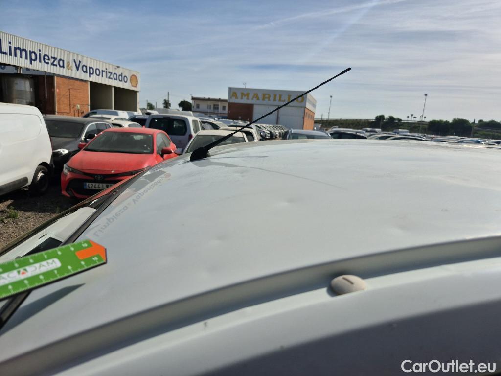  Fiat  Fiorino FIAT  / 2016 / 3P / furgón derivado de turismo Cargo Base 1.3 Mjet 59kW (80CV) E6 #47