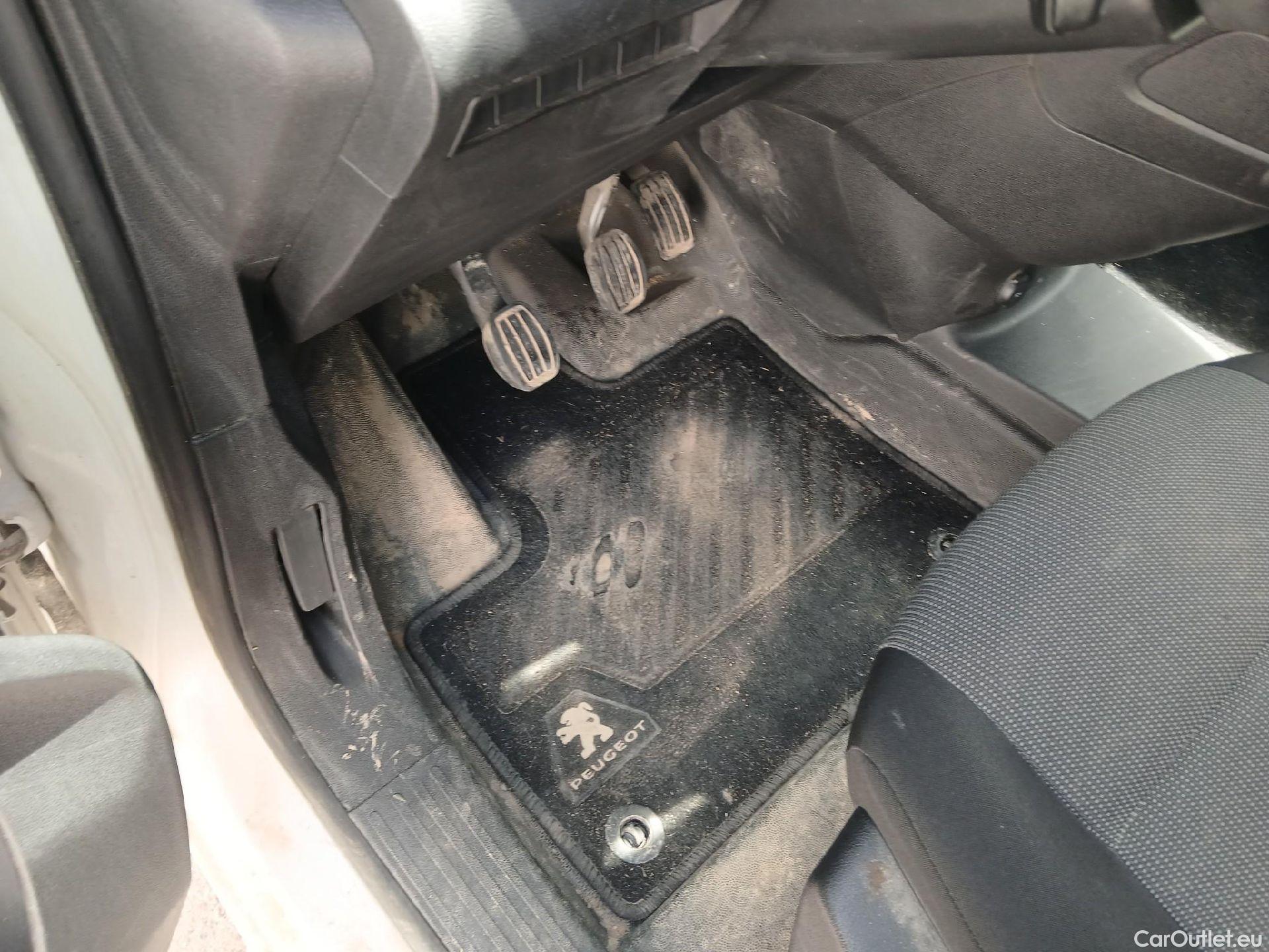  Peugeot  Partner PEUGEOT  / 2018 / 4P / furgón derivado de turismo Premium Standard 600kg BlueHDi 73kW (AC) #3