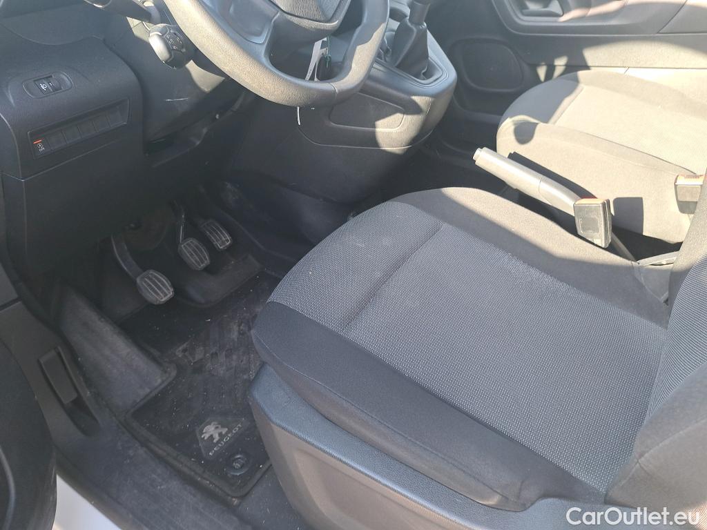  Peugeot  Partner PEUGEOT  / 2018 / 3P / furgón derivado de turismo Pro Standard 600kg BlueHDi 73kW (AC) #53