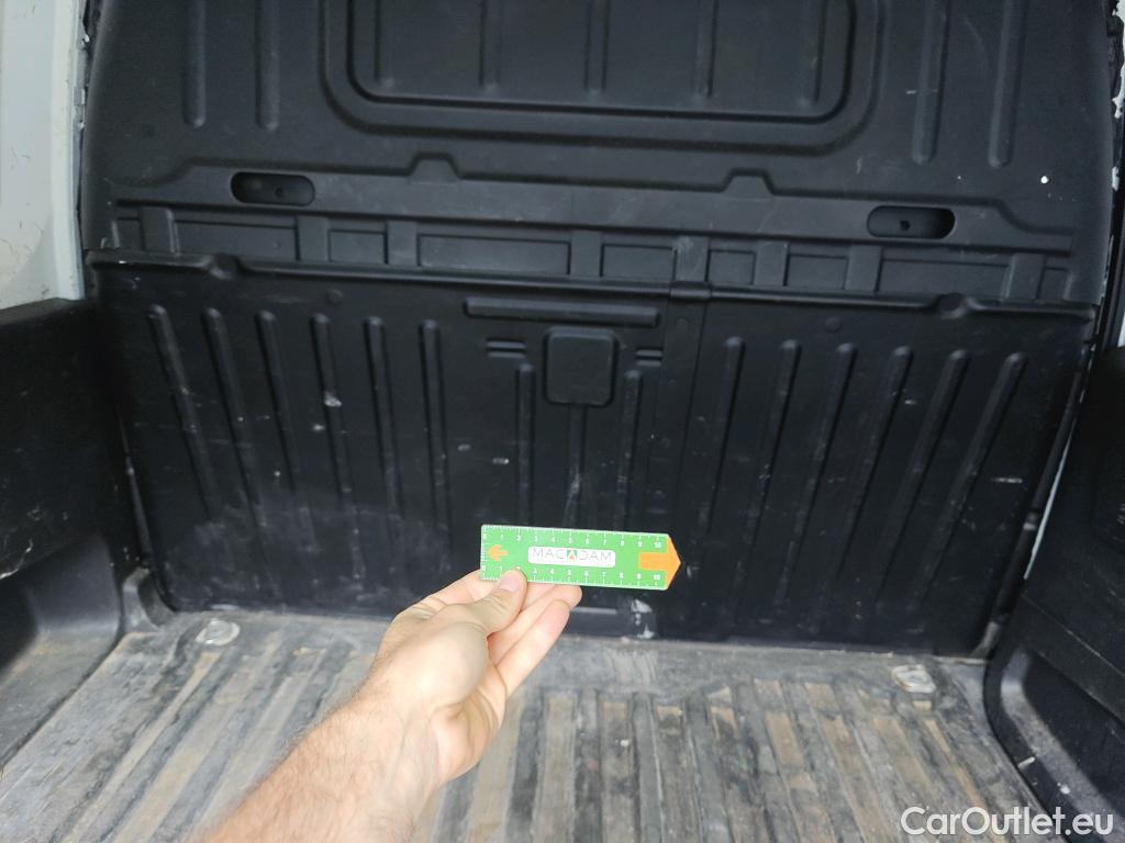  Peugeot  Partner PEUGEOT  / 2018 / 3P / furgón derivado de turismo Pro Standard 600kg BlueHDi 73kW (AC) #92