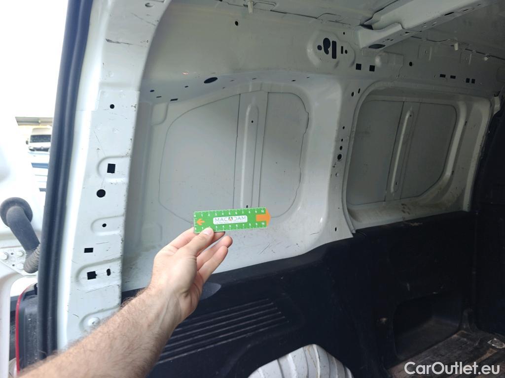  Peugeot  Partner PEUGEOT  / 2018 / 3P / furgón derivado de turismo Pro Standard 600kg BlueHDi 73kW (AC) #43