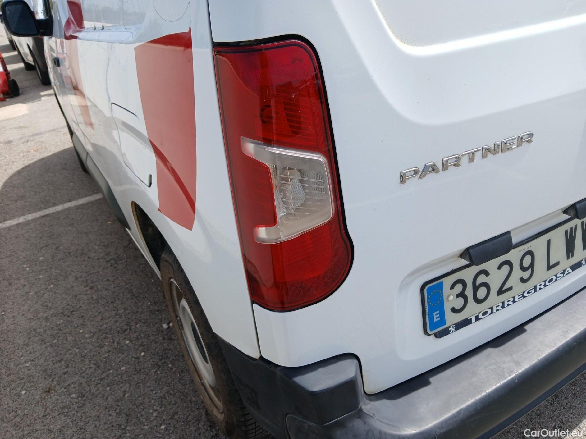  Peugeot  Partner PEUGEOT  / 2018 / 4P / furgón derivado de turismo Premium Standard 600kg BlueHDi 73kW (AC) #17