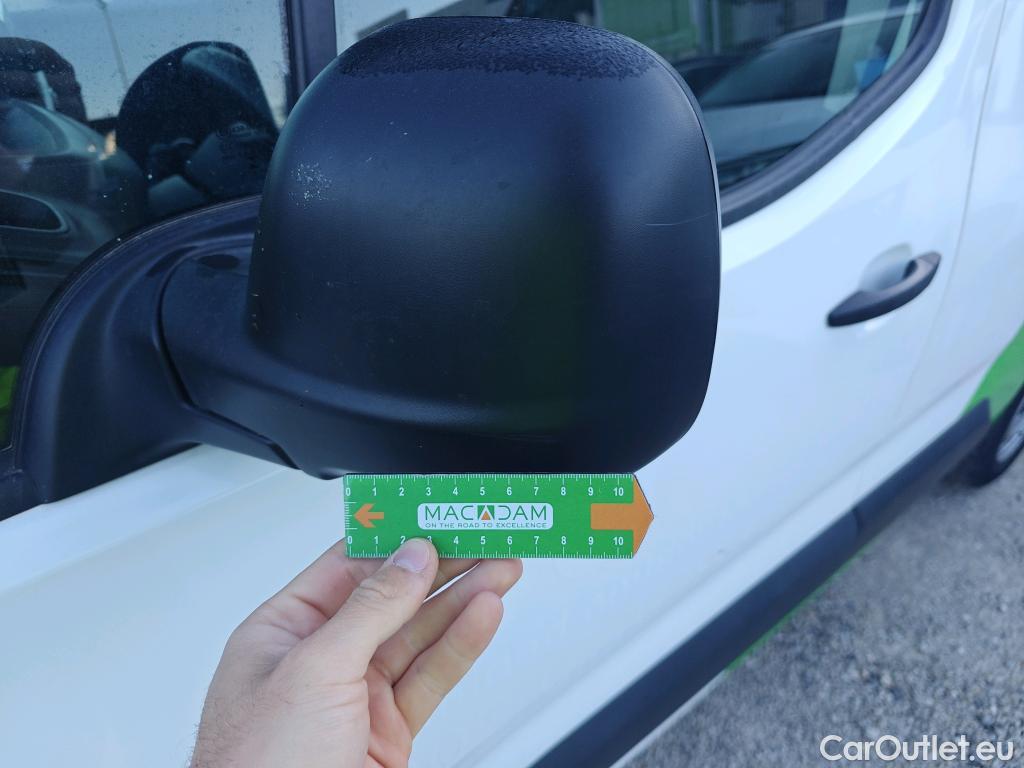  Peugeot  Partner PEUGEOT  / 2018 / 3P / furgón derivado de turismo Pro Standard 600kg BlueHDi 73kW (AC) #77