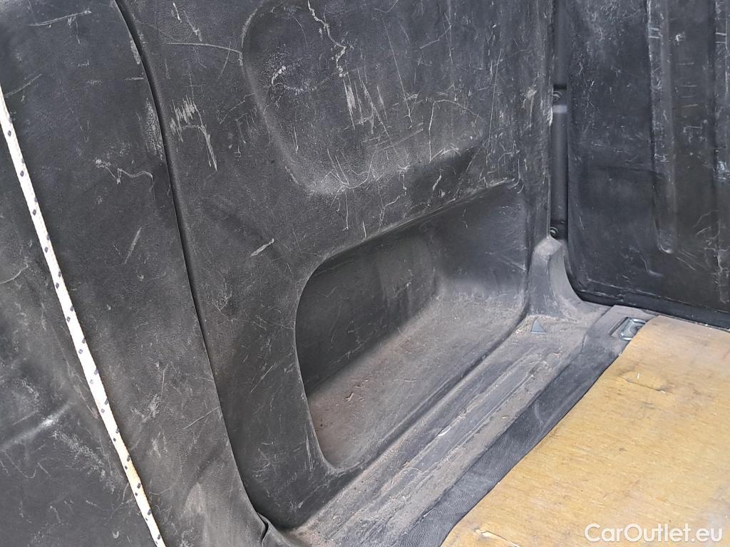  Peugeot  Partner PEUGEOT  / 2018 / 3P / furgón derivado de turismo Pro Standard 600kg BlueHDi 73kW (AC) #39