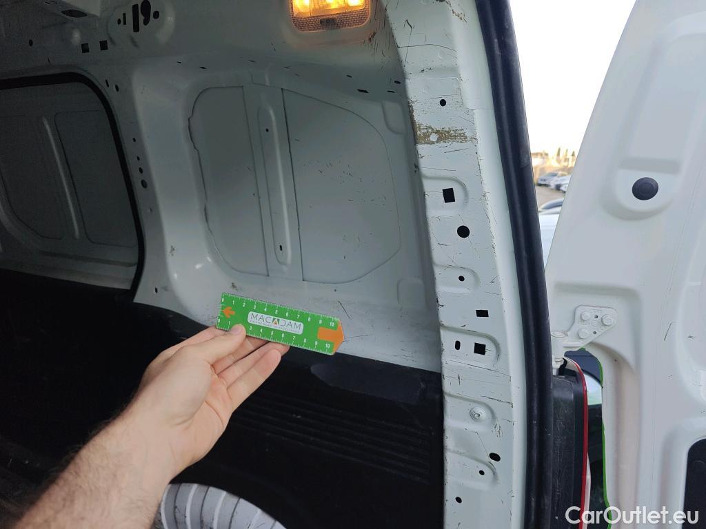  Peugeot  Partner PEUGEOT  / 2018 / 3P / furgón derivado de turismo Pro Standard 600kg BlueHDi 73kW (AC) #41