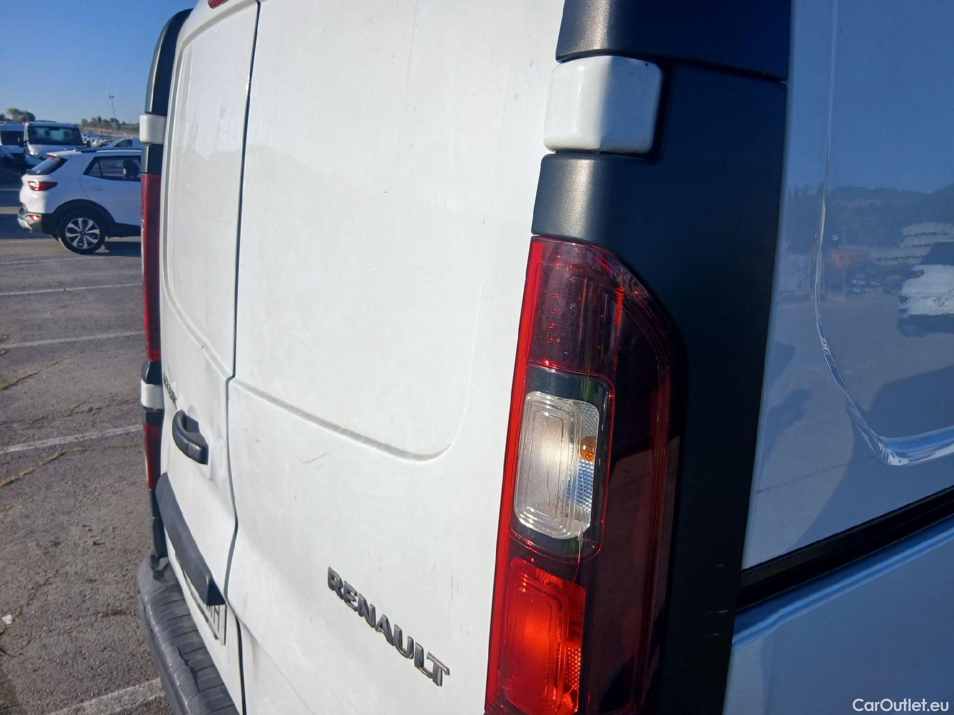  Renault  Trafic RENAULT  / 2019 / 4P / furgón Furgón 27 L1H1 Energy BluedCi 88 kW (AC) #33