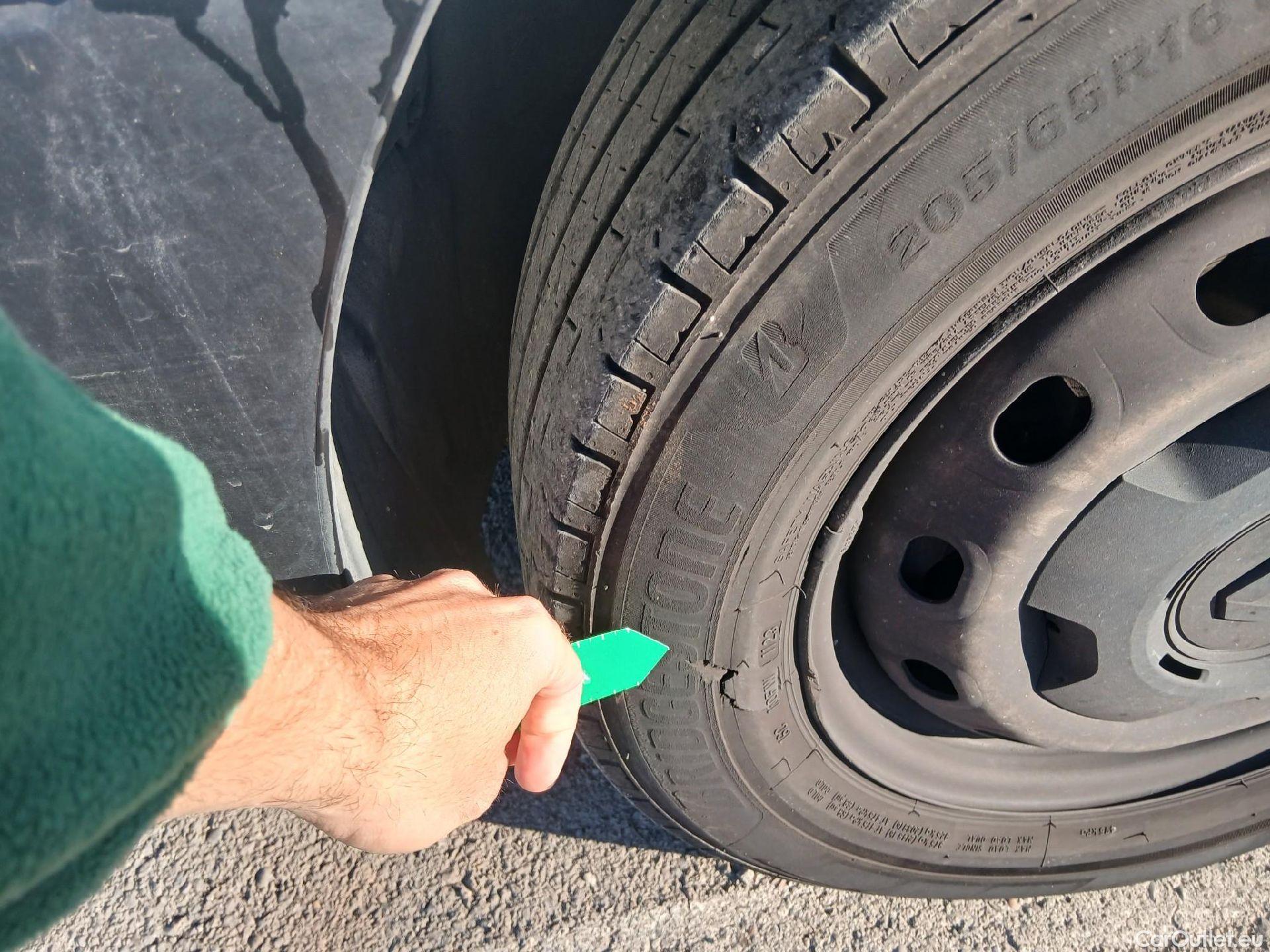  Renault  Trafic RENAULT  / 2019 / 4P / furgón Furgón 27 L1H1 Energy BluedCi 88 kW (AC) #11