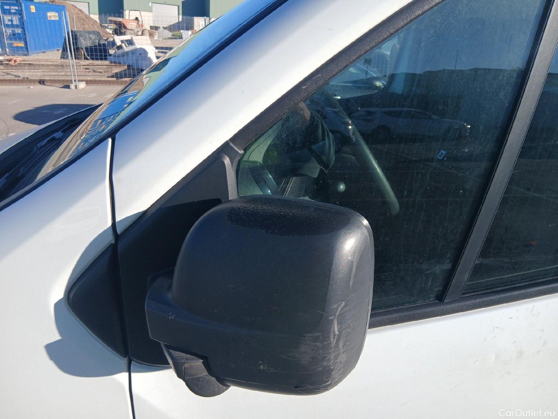  Renault  Trafic RENAULT  / 2019 / 4P / furgón Furgón 27 L1H1 Energy BluedCi 88 kW (AC) #14