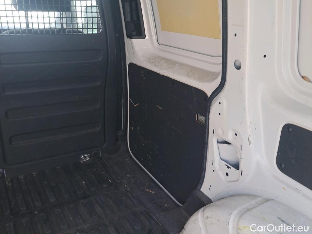  Volkswagen  Caddy VOLKSWAGEN  / 2015 / 4P / furgón derivado de turismo Profesional Furgón 2.0 TDI 55kW BMT #30