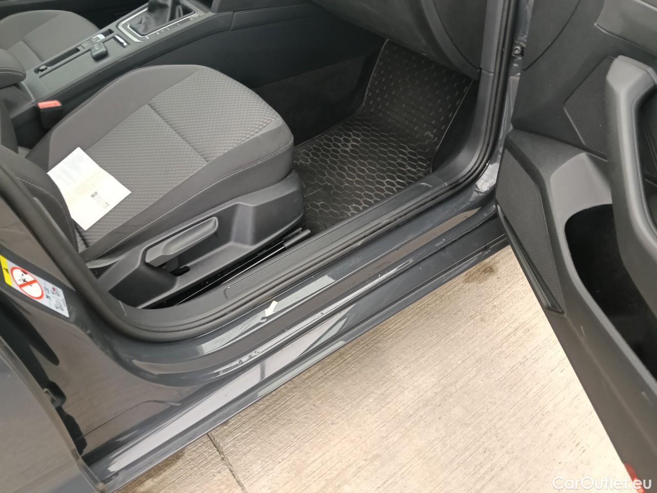  Volkswagen  Passat Advance 1.5 TSI ACT 150 CP #8