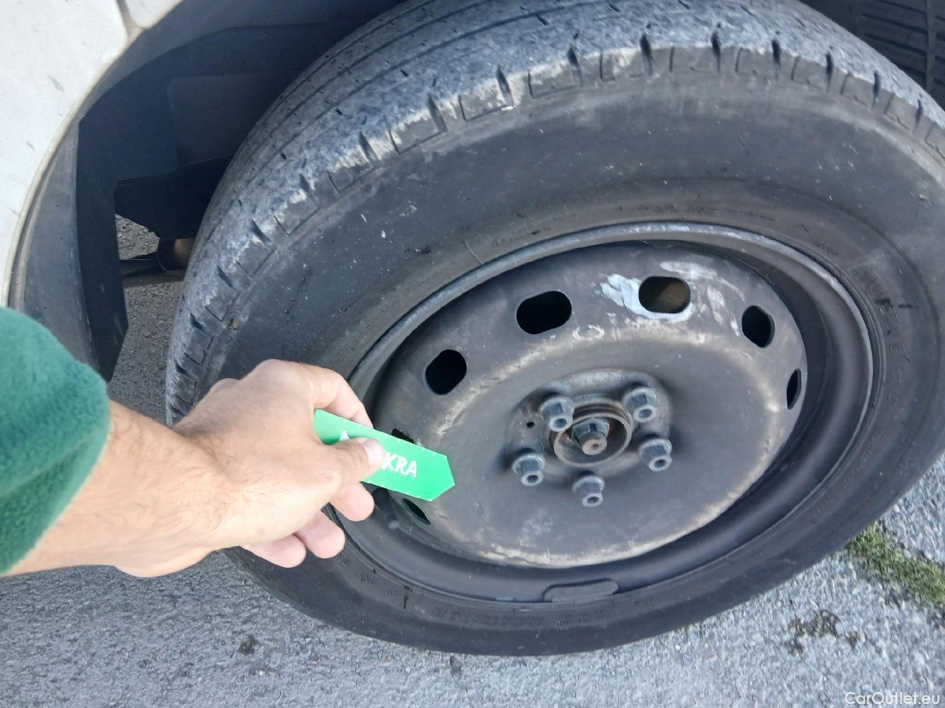  Renault  Trafic RENAULT  / 2019 / 4P / furgón Furgón 27 L1H1 Energy BluedCi 88 kW (AC) #56