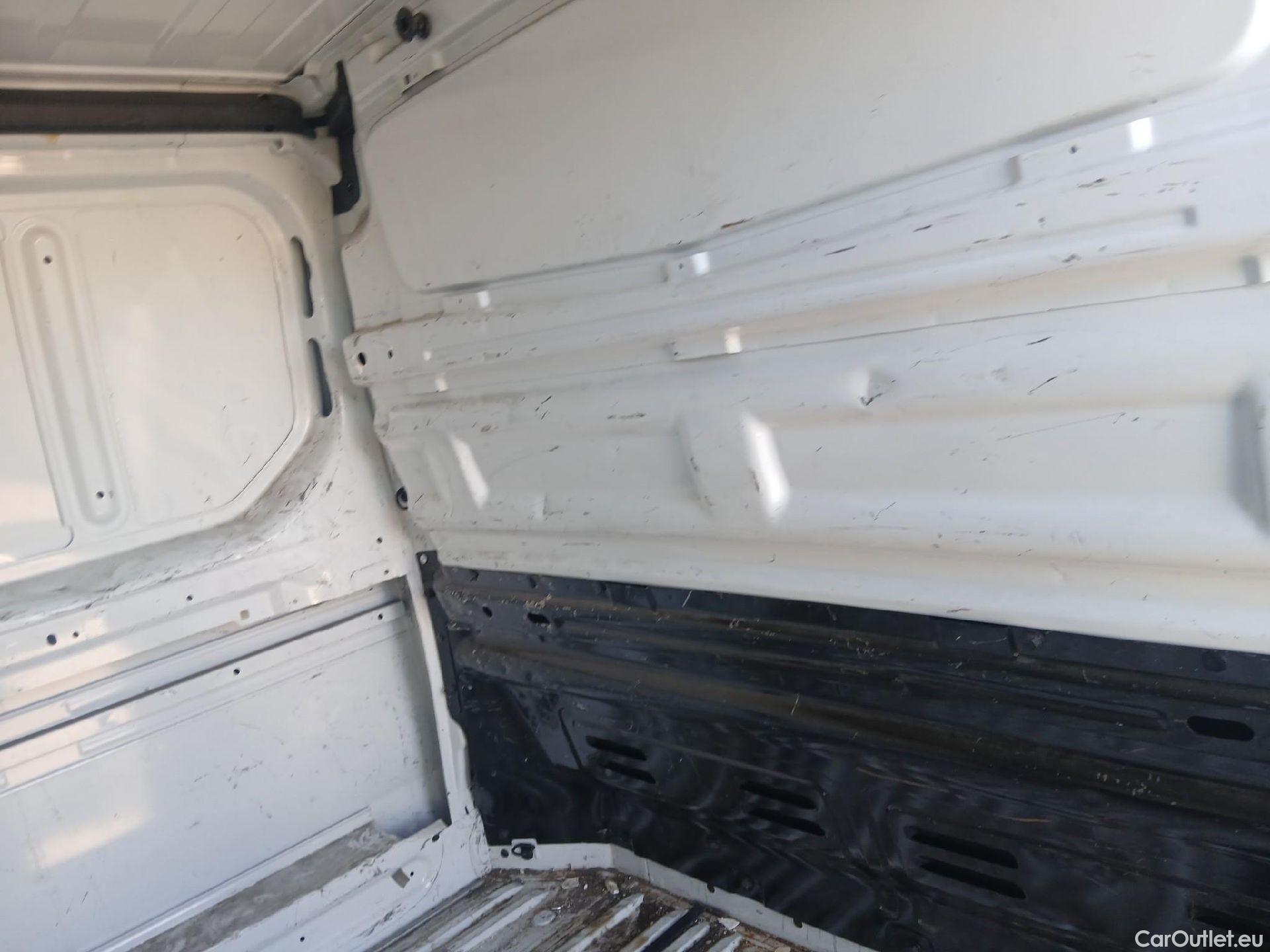  Renault  Trafic RENAULT  / 2019 / 4P / furgón Furgón 27 L1H1 Energy BluedCi 88 kW (AC) #59