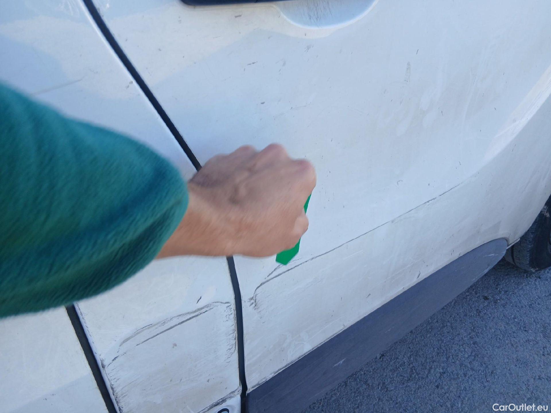  Renault  Trafic RENAULT  / 2019 / 4P / furgón Furgón 27 L1H1 Energy BluedCi 88 kW (AC) #50