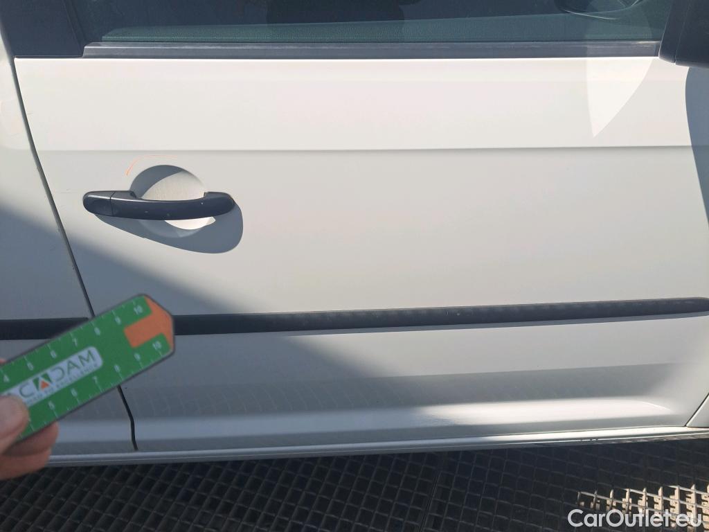  Volkswagen  Caddy VOLKSWAGEN  / 2015 / 4P / furgón derivado de turismo Profesional Furgón 2.0 TDI 55kW BMT #36