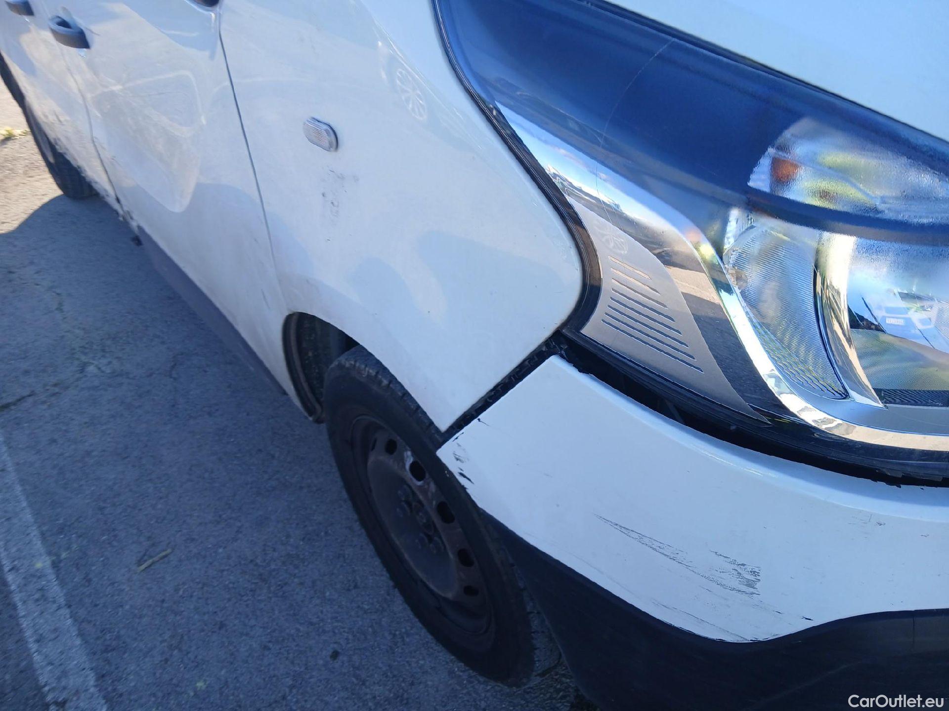  Renault  Trafic RENAULT  / 2019 / 4P / furgón Furgón 27 L1H1 Energy BluedCi 88 kW (AC) #4