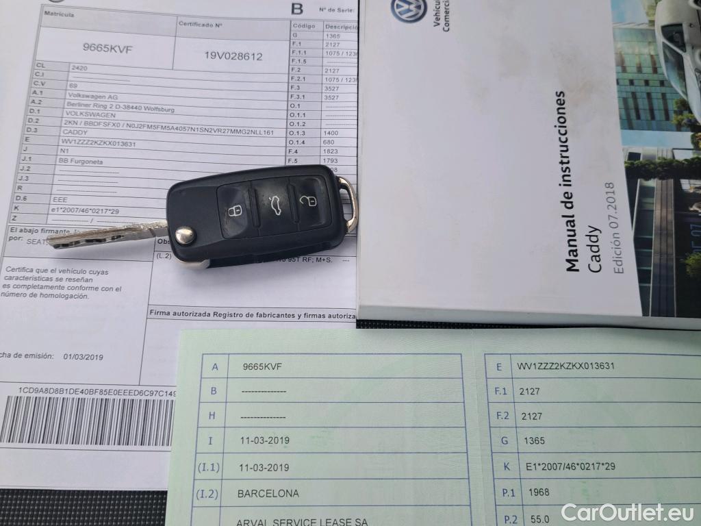  Volkswagen  Caddy VOLKSWAGEN  / 2015 / 4P / furgón derivado de turismo Profesional Furgón 2.0 TDI 55kW BMT #4