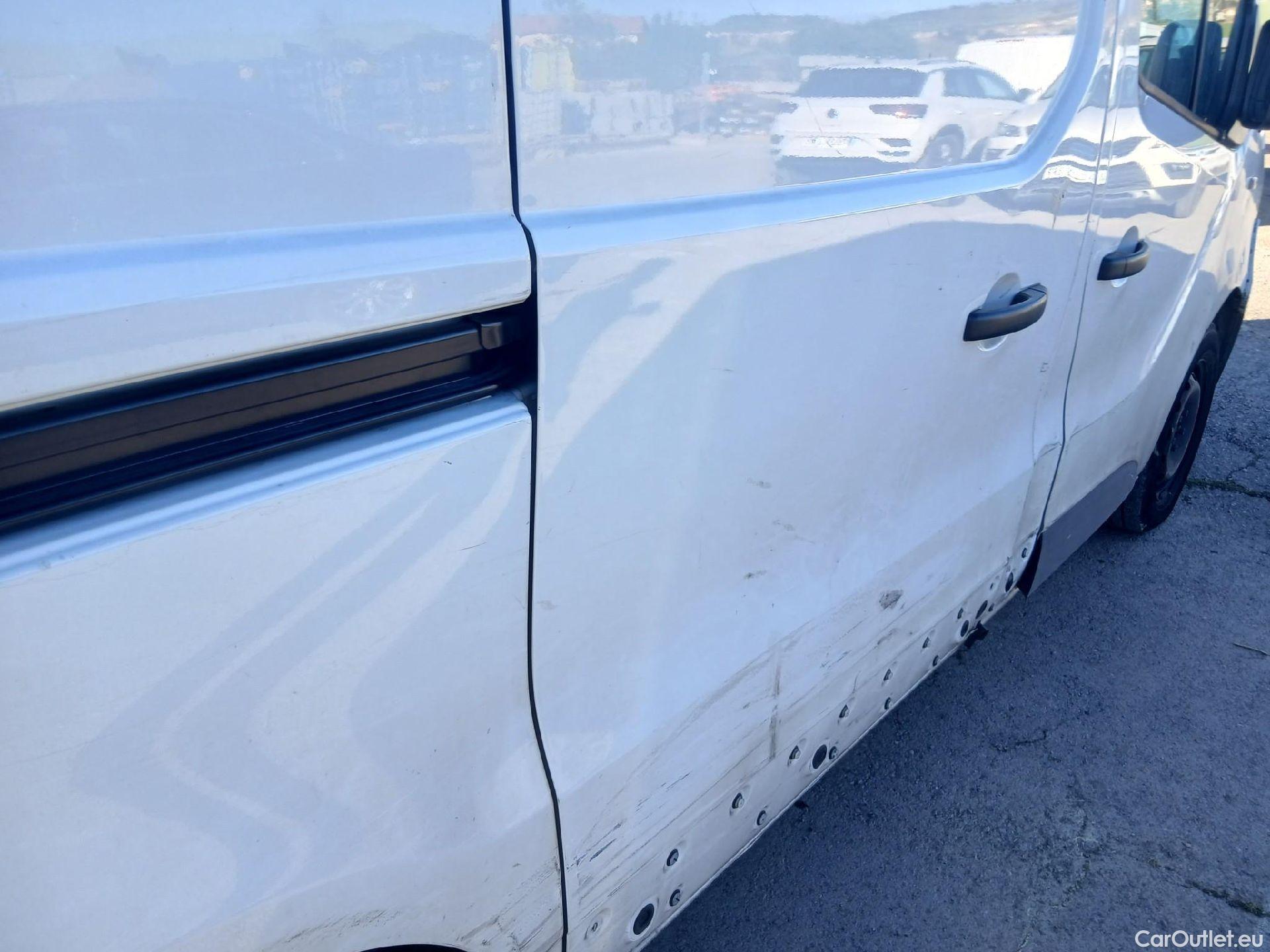  Renault  Trafic RENAULT  / 2019 / 4P / furgón Furgón 27 L1H1 Energy BluedCi 88 kW (AC) #42