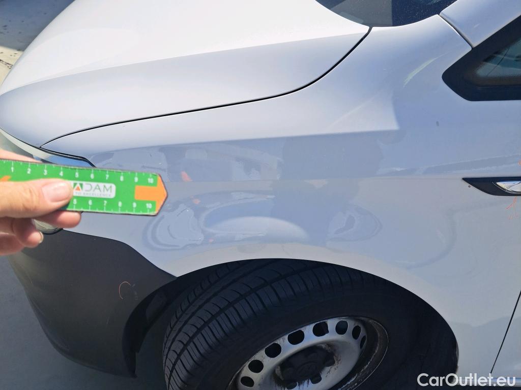  Volkswagen  Caddy VOLKSWAGEN  / 2015 / 4P / furgón derivado de turismo Profesional Furgón 2.0 TDI 55kW BMT #46