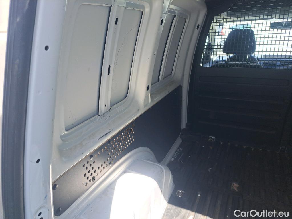  Volkswagen  Caddy VOLKSWAGEN  / 2015 / 4P / furgón derivado de turismo Profesional Furgón 2.0 TDI 55kW BMT #49