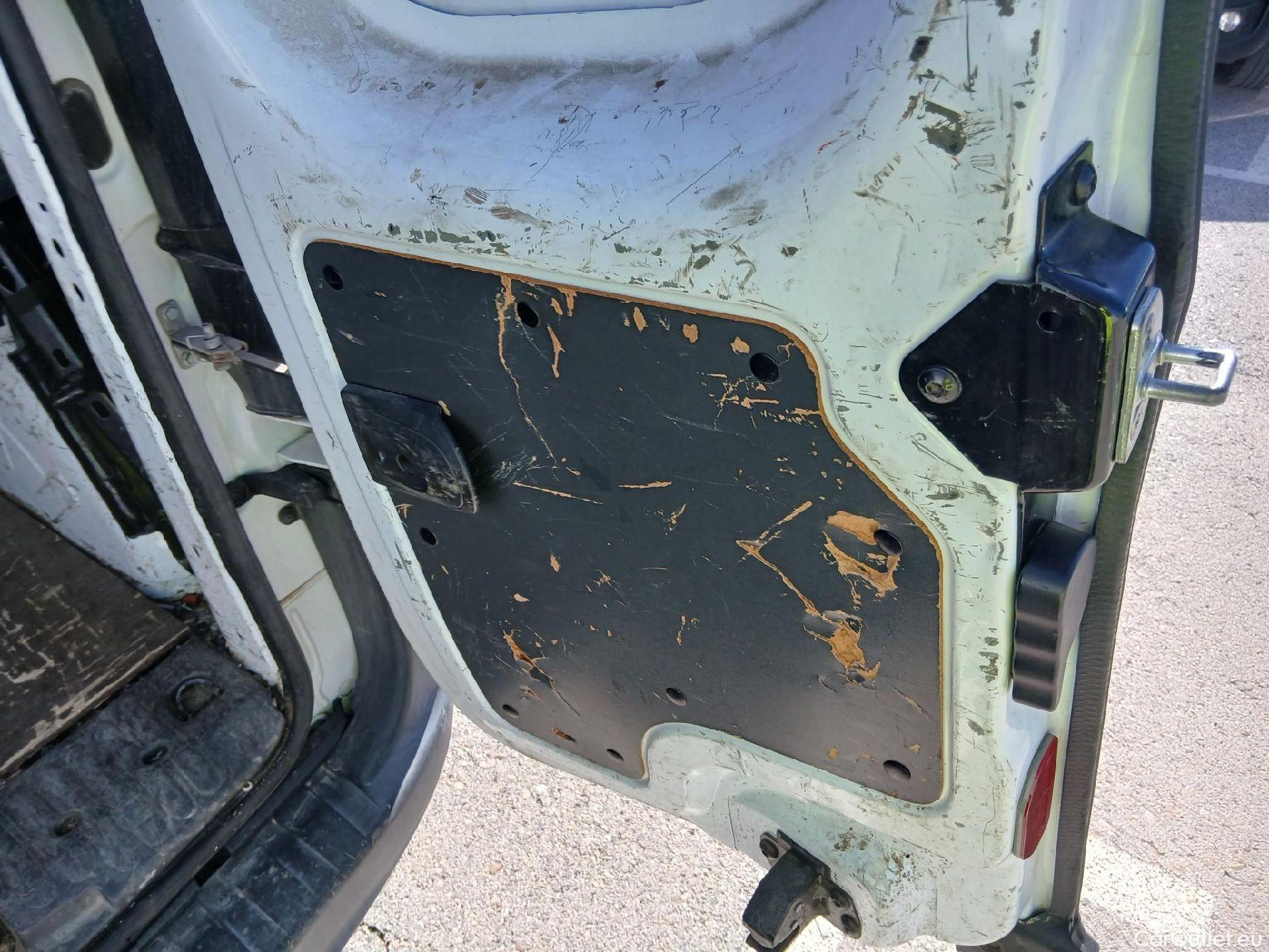  Renault  Kangoo RENAULT  Furgón/2013/4P/furgón derivado de turismo Maxi 2p Blue dCi 70 kW (95CV) #32