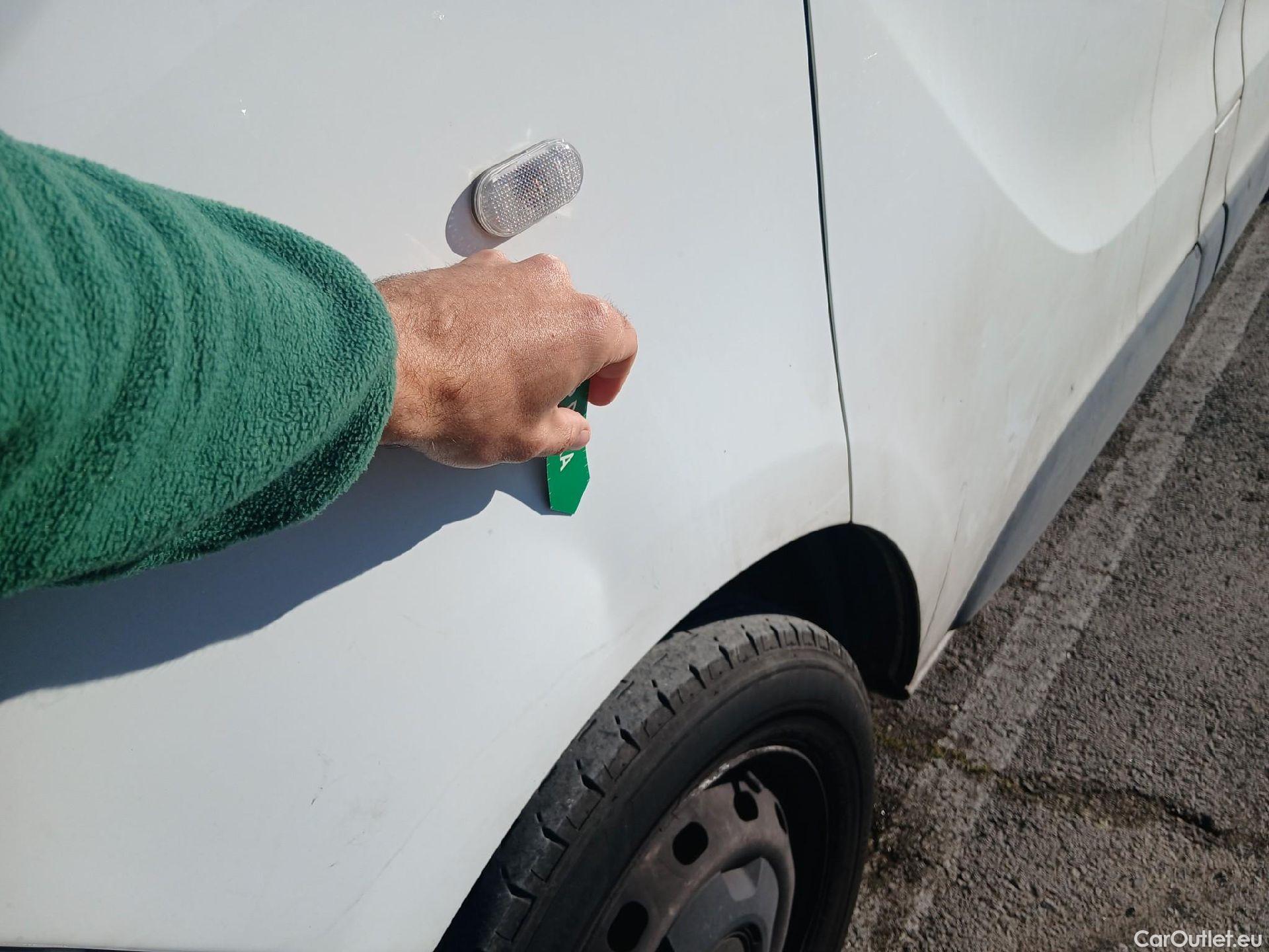  Renault  Trafic RENAULT  / 2019 / 4P / furgón Furgón 27 L1H1 Energy BluedCi 88 kW (AC) #9