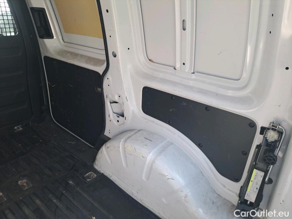  Volkswagen  Caddy VOLKSWAGEN  / 2015 / 4P / furgón derivado de turismo Profesional Furgón 2.0 TDI 55kW BMT #50