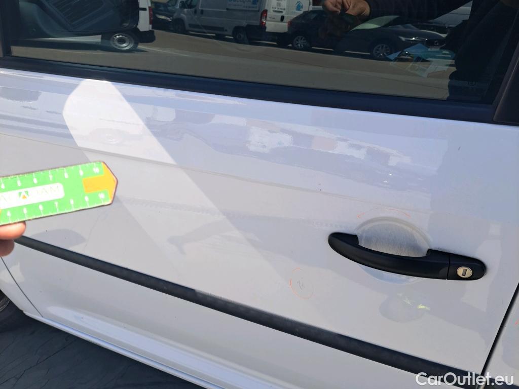  Volkswagen  Caddy VOLKSWAGEN  / 2015 / 4P / furgón derivado de turismo Profesional Furgón 2.0 TDI 55kW BMT #22