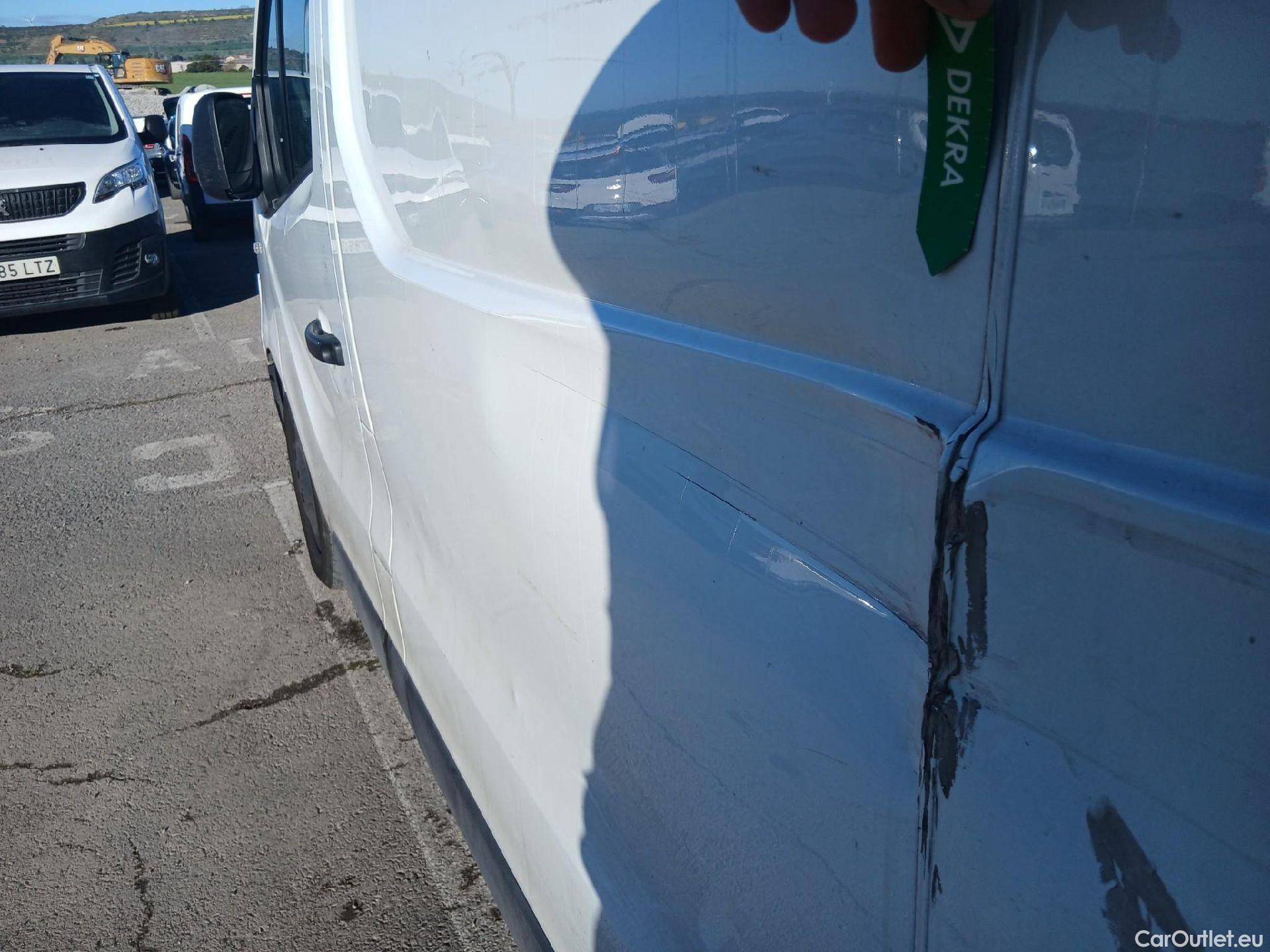  Renault  Trafic RENAULT  / 2019 / 4P / furgón Furgón 27 L1H1 Energy BluedCi 88 kW (AC) #17